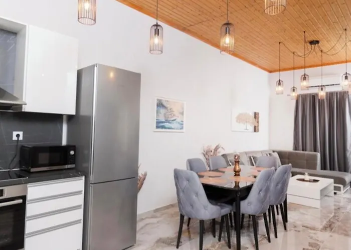 Helga Deluxe Pefkochori